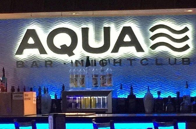 Aqua Drag Show Key West - Drinks and service add to the night