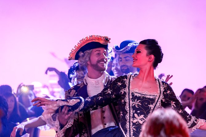 Avanspettacolo: Cabaret Dinner Show in Venice - 8 p.m. welcome cocktail and piano in the foyer