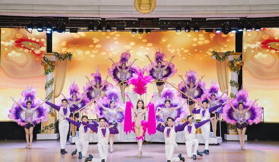 Bangkok: Golden Dome Cabaret Show Entry Ticket - Deluxe or VIP: choosing the right seat
