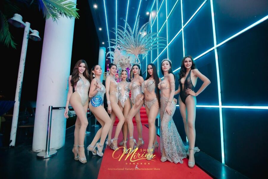 Bangkok: Mirinn Theatre Cabaret Show Admission Ticket - The first minutes: costumes, lights, and stage energy