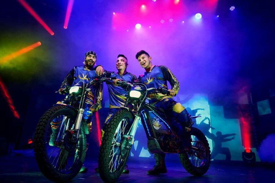 Berlin: "Flying Lights" - incl. Flying Steps – Variety Show - Key Points Before You Book