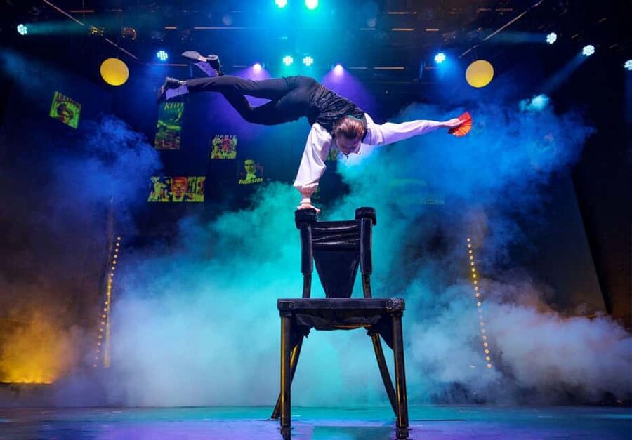 Berlin: "Flying Lights" - incl. Flying Steps – Variety Show - What Makes Flying Lights Different in Berlin