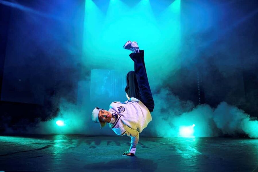 Berlin: "Flying Lights" - incl. Flying Steps – Variety Show - Practical Tips for a Better Evening