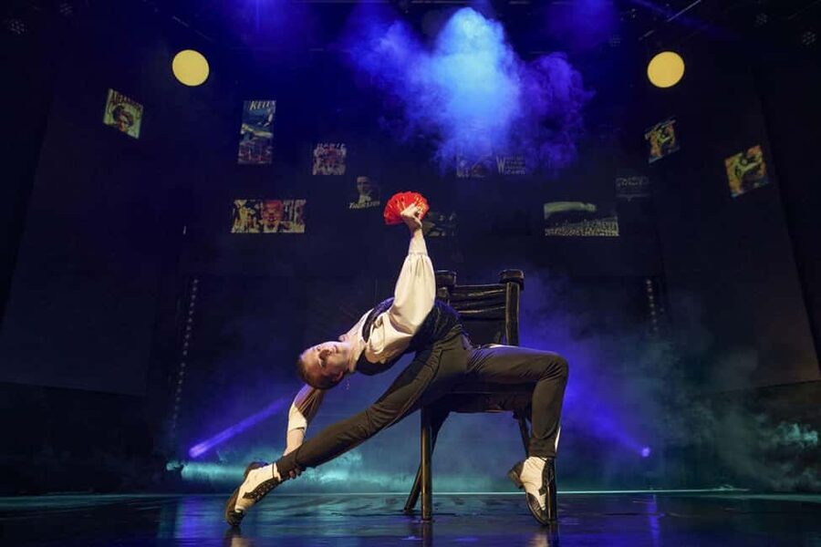 Berlin: "Flying Lights" - incl. Flying Steps – Variety Show - Entering the Wintergarten Varieté