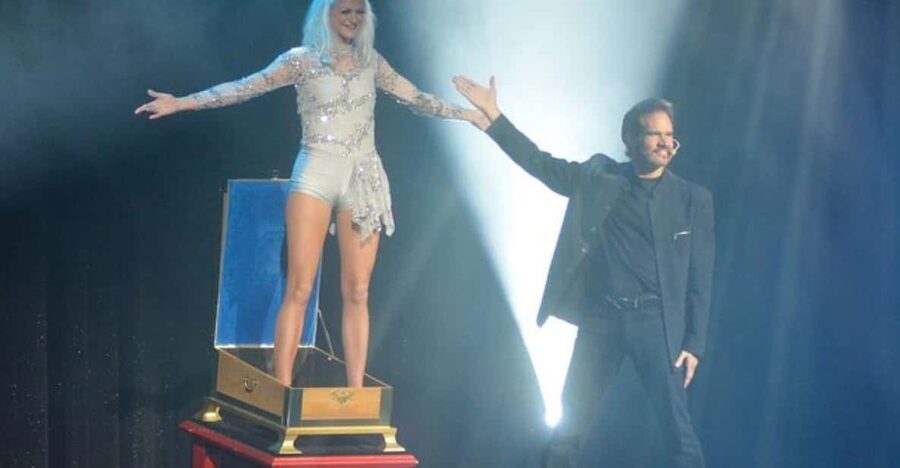 Branson: Cabaret Comedy Magic Dinner Show - What happens when you arrive at The Cabaret