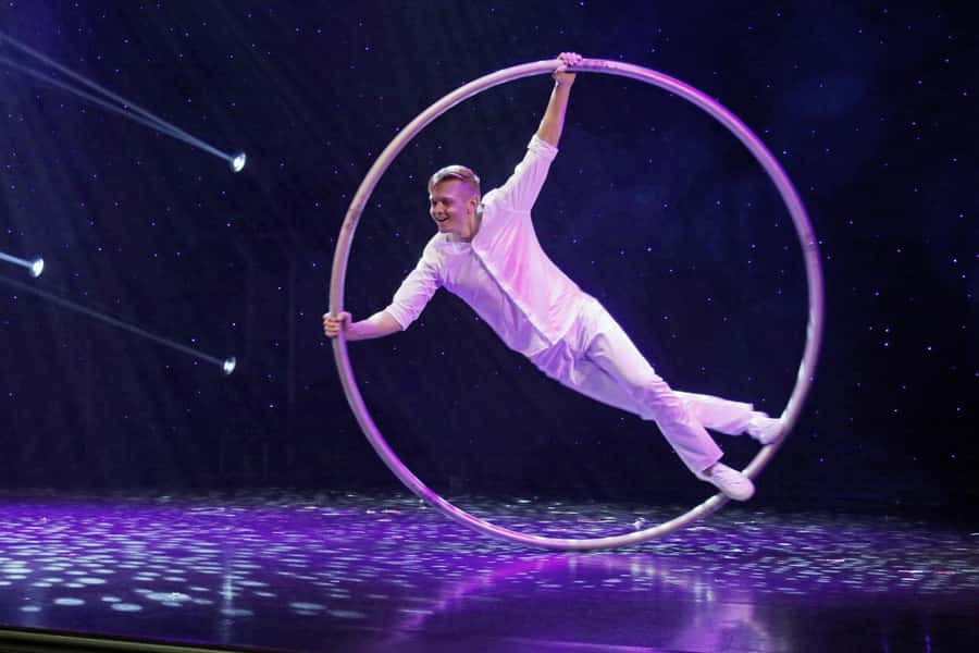 Branson: Hamners' Unbelievable Variety Show Entry Ticket - Dave and Denise Hamner bring real danger to the stage