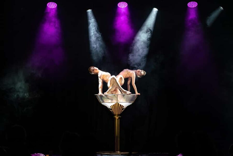 Burlesque Dinner Club in Vienna - Entering The Mirage for a five-hour night