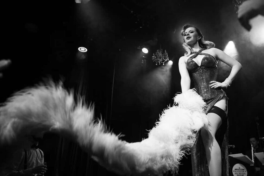 Burlesque Dinner Club in Vienna - Two show sections give the night structure