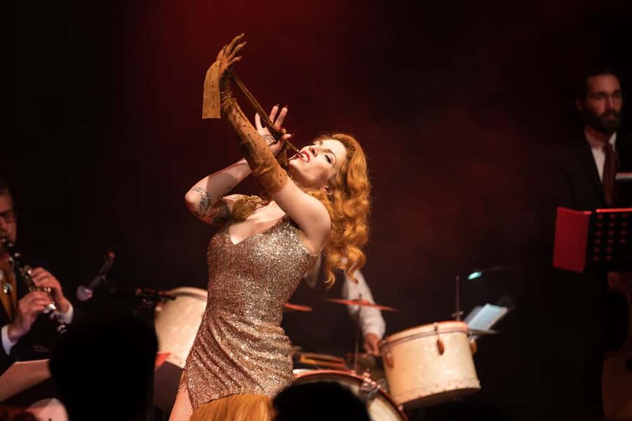 Burlesque Dinner Club in Vienna - At 9:30 pm, the ring becomes a dance floor
