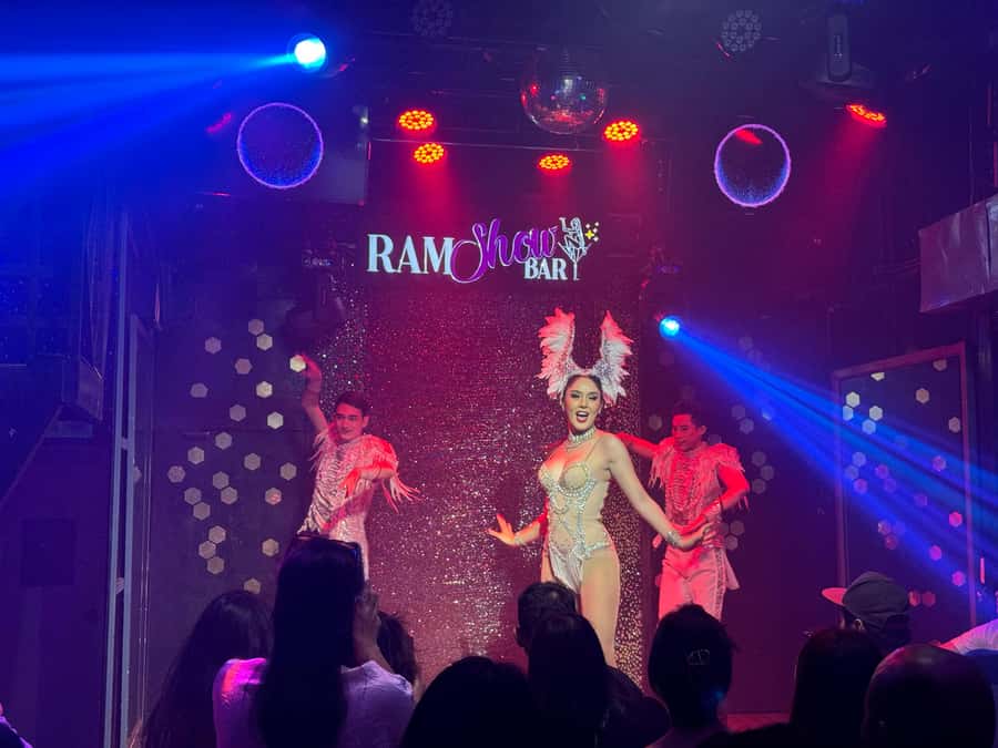 Chiang Mai: Ladyboy Cabaret Show with Dinner and Drinks - Photos and conversation after the show