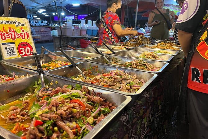 Chiang Mai: Ladyboy Cabaret – Stories, Dinner and Sparkle - Who should book this evening