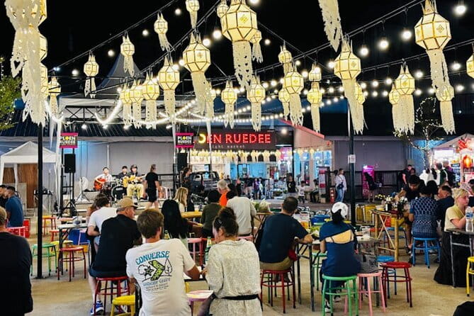 Chiang Mai: Ladyboy Cabaret – Stories, Dinner and Sparkle - Dinner at Chiang Mai Night Bazaar