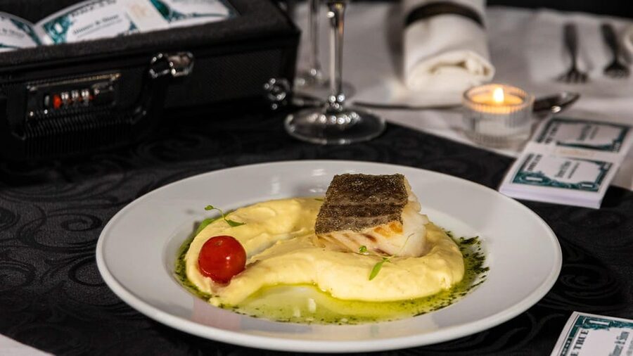 Coimbra: Erotic Cabaret Show and Dinner - A Coimbra evening with a different rhythm