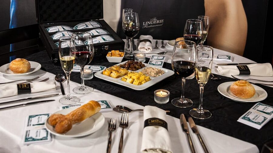 Coimbra: Erotic Cabaret Show and Dinner - Traditional dishes before the main course