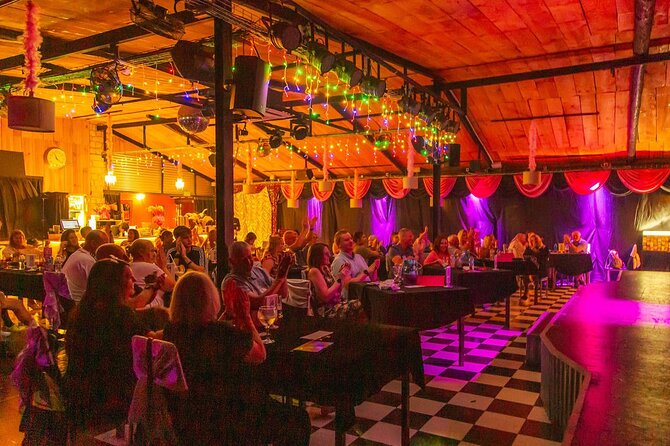 Comedy Drag Show Music Hall Tavern with Dinner - The arrival at Av. Rafael Puig Lluvina 7