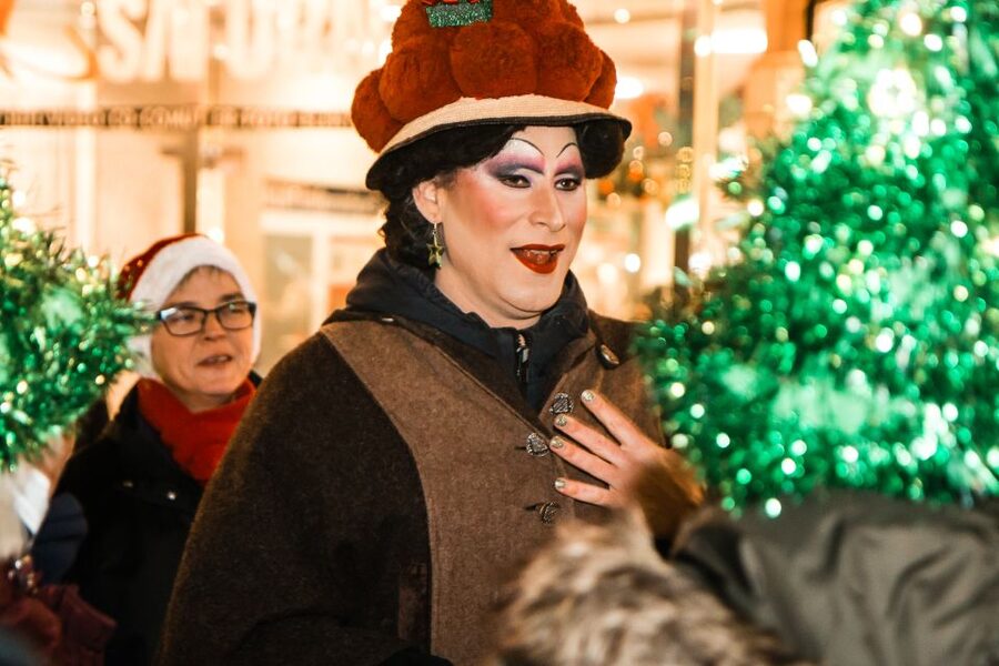 Freiburg: Christmas Drag Show Walk with Betty BBQ - Key points to know before booking