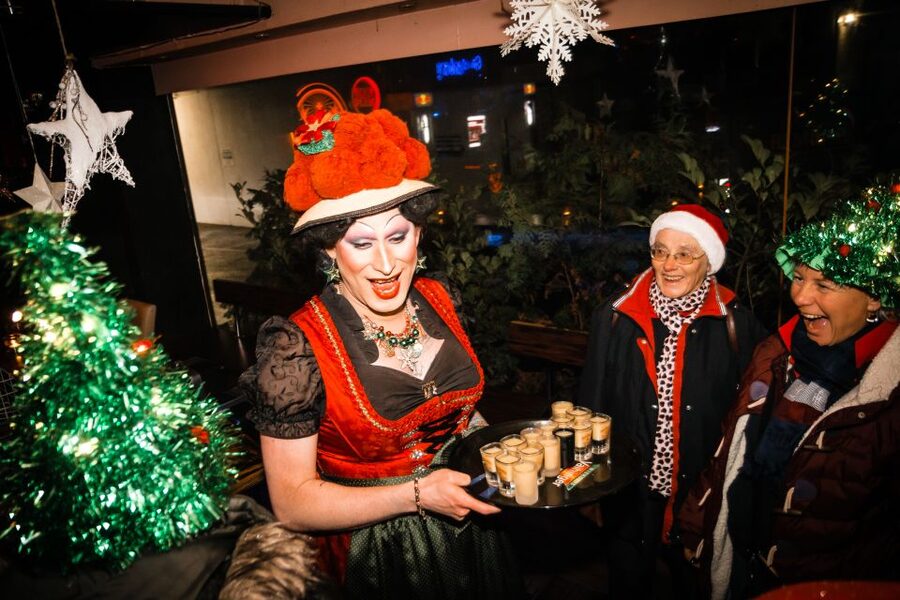 Freiburg: Christmas Drag Show Walk with Betty BBQ - A Christmas walk with a stage personality