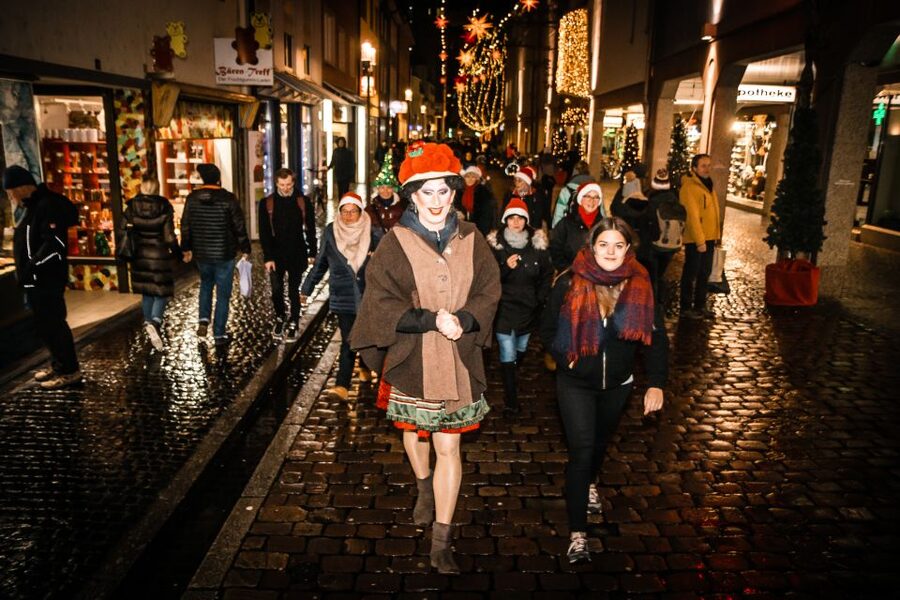 Freiburg: Christmas Drag Show Walk with Betty BBQ - Freiburg’s winter streets as the setting