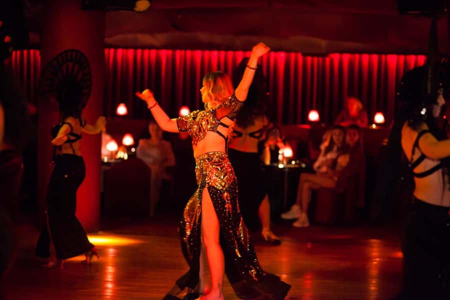 Hurghada: Naz Cabaret ticket with beverages - What the evening timing is really like