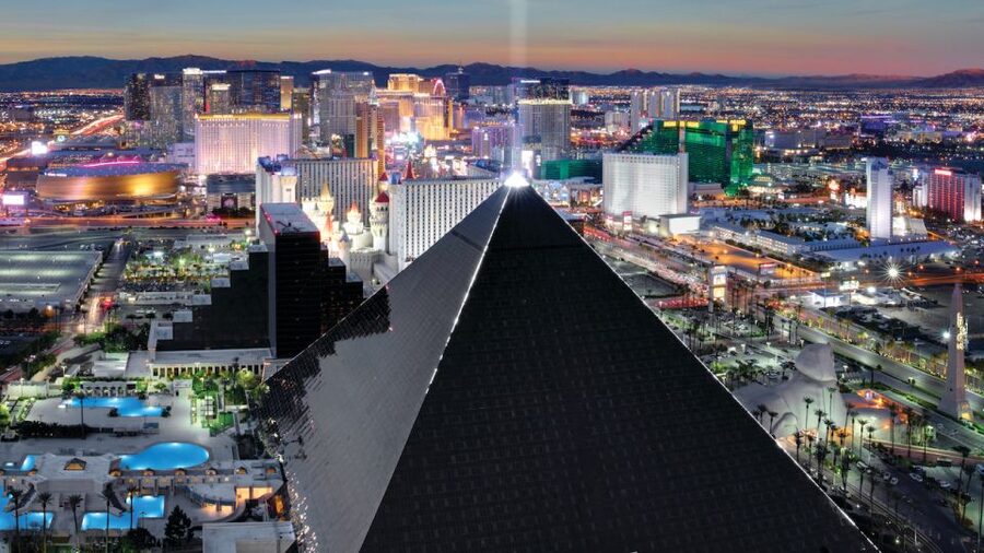 Las Vegas: Fantasy Burlesque Show at Luxor Hotel & Casino - A 15-number production with plenty of variety