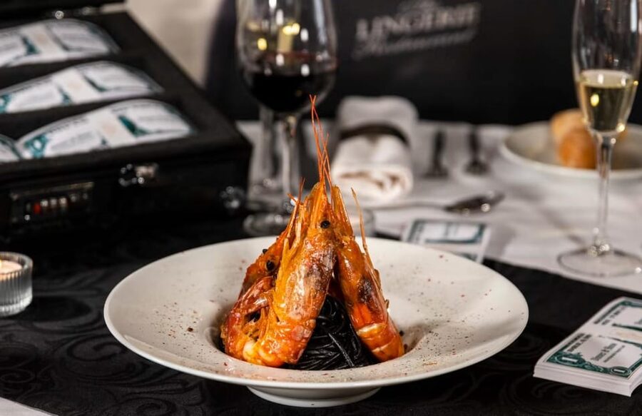 Lisbon: Erotic Cabaret Show and Dinner - Portuguese appetizers begin the meal