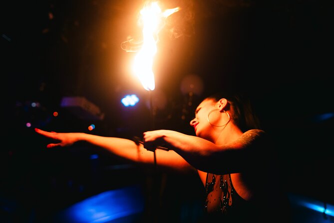 London Cabaret Show - Choosing the dinner or cocktail option