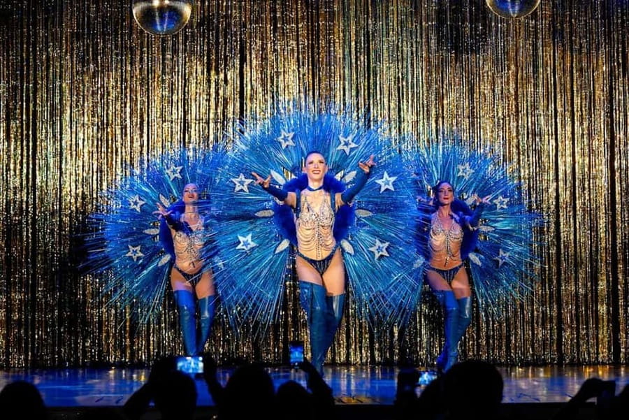 Marseille : Cabaret-Théâtre L'étoile bleue - The theater setting comes before the spectacle