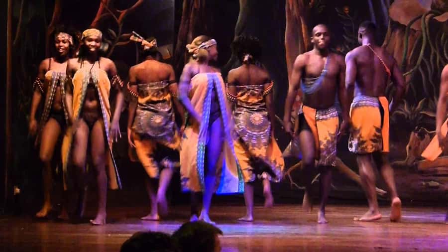 Nairobi: Cabaret Show with Dinner at Safari Park Hotel - Key points to know before booking
