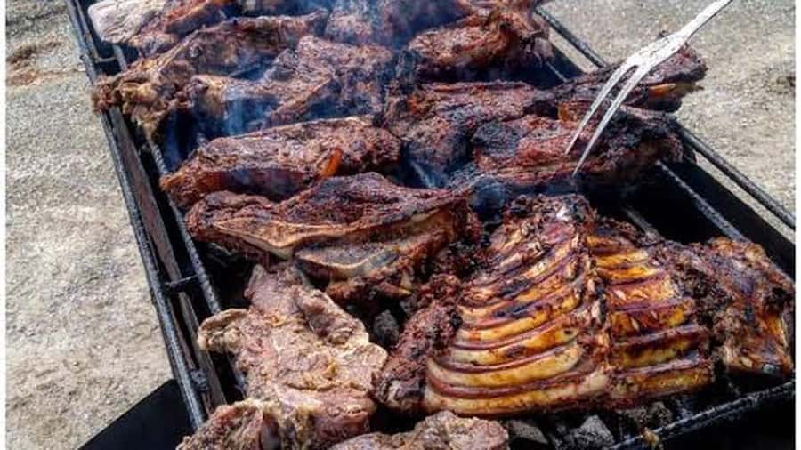 Nairobi: Cabaret Show with Dinner at Safari Park Hotel - Who will enjoy this experience most?