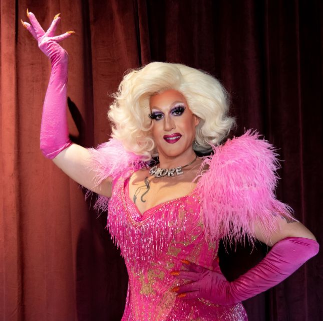 Palm Springs: Drag Show with Brunch - Bottomless mimosas, champagne, and soft drinks