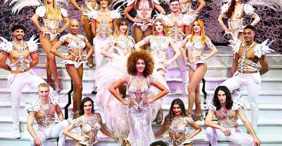 Paris: 3-Course Dinner & Show at Paradis Latin Cabaret - Entering the oldest cabaret in Paris