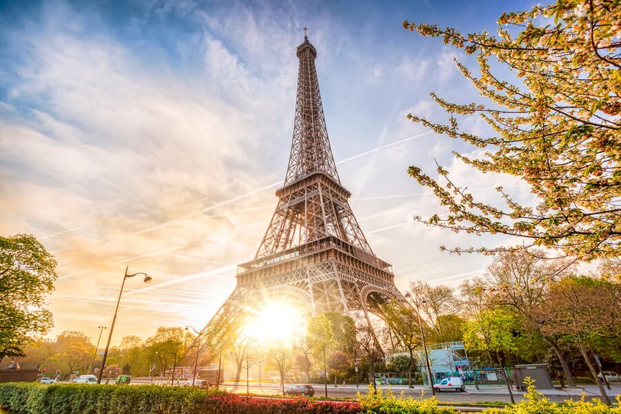 Paris: Eiffel Tower, Dinner Cruise and Moulin Rouge Show - Seeing Paris from the Seine after dark
