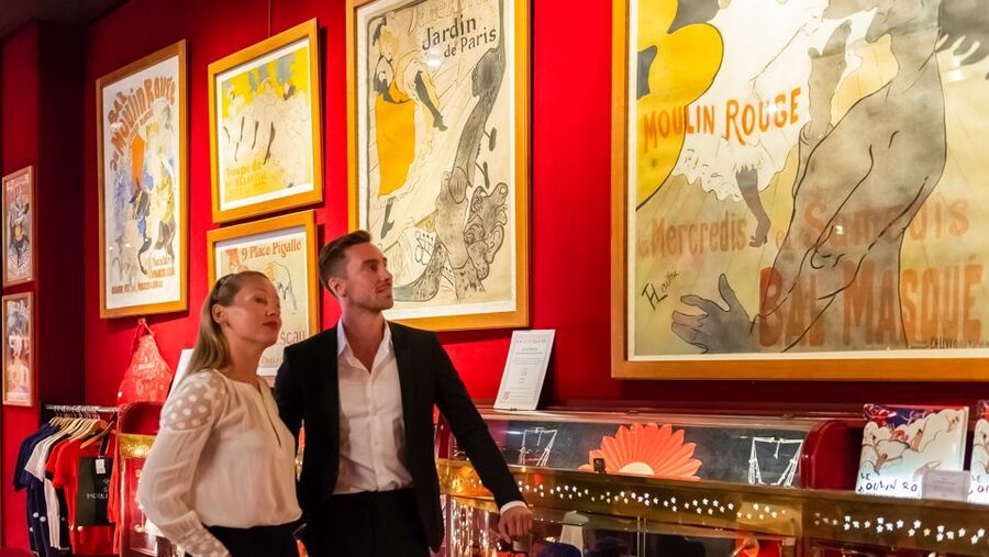 Paris: Evening Sightseeing Tour and Moulin Rouge Show - Who should choose this evening?