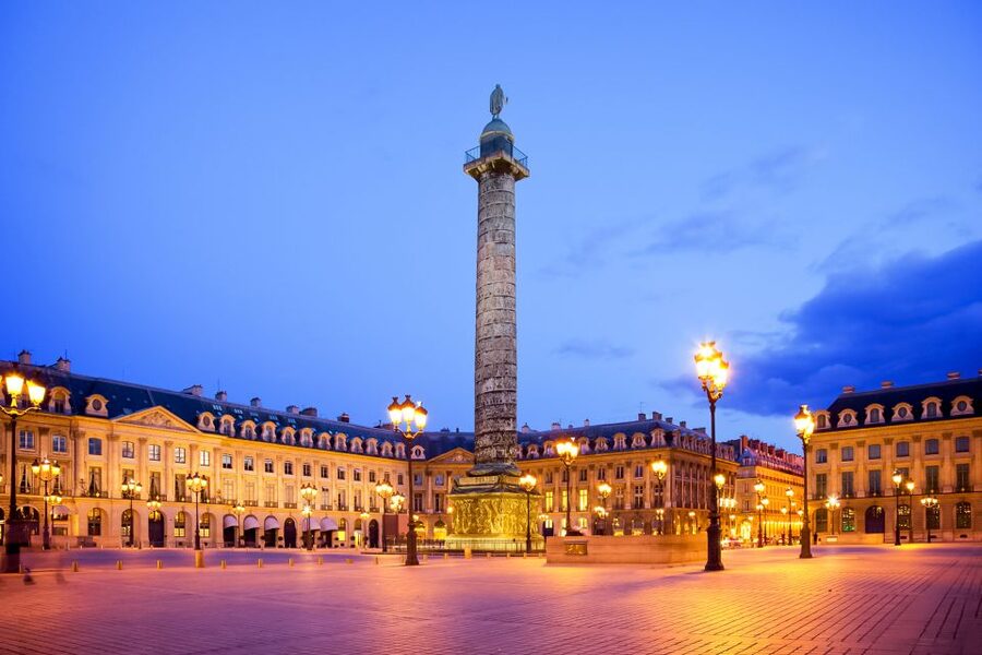 Paris: Evening Sightseeing Tour and Moulin Rouge Show - Champagne, tables, and the question of seating