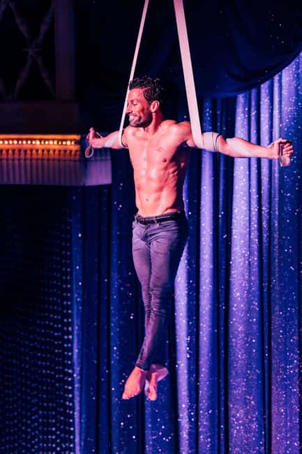 Paris: La Nouvelle Eve Cabaret Dinner Show - The Paris je t’aime show