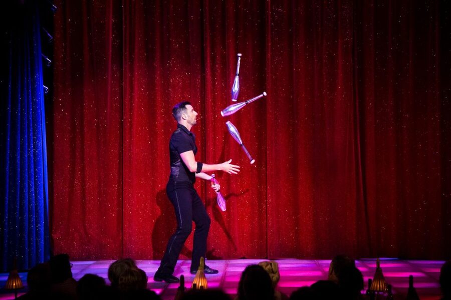 Paris: La Nouvelle Eve Cabaret Dinner Show - Practical rules for a smooth evening