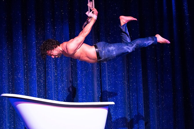 Paris La Nouvelle Eve Cabaret Show in Montmartre - Why the smaller theater changes the night