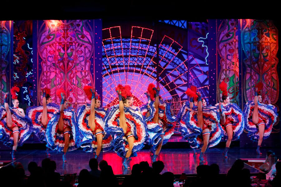 Paris: Moulin Rouge Show with Champagne and Drop-Off Service - Who should choose this Moulin Rouge package?