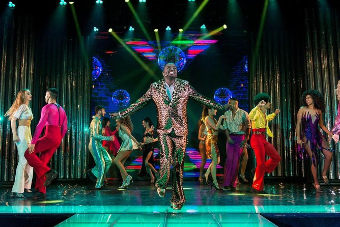 Paris Paradis Latin Cabaret Show with Champagne - The 9 p.m. arrival and first impression