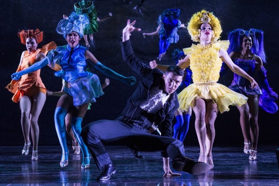 Paris: Paradis Latin Cabaret Show with Optional Champagne - French language and English access