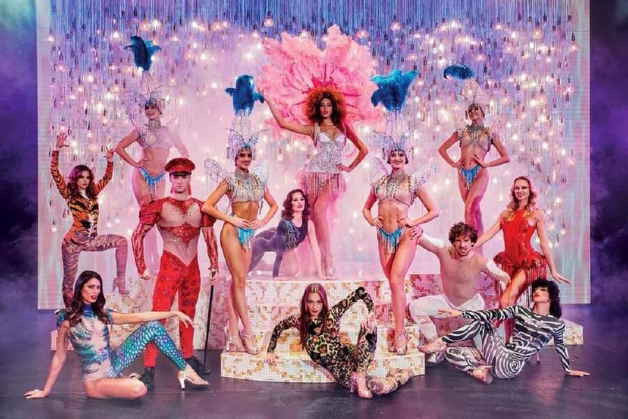 Paris: VIP Dinner and Cabaret Show at Paradis Latin - Key points at a glance