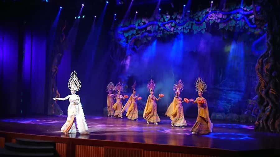 Pattaya: Alcazar Cabaret Show VIP Seat with Private Transfer - What the Alcazar Show Actually Offers