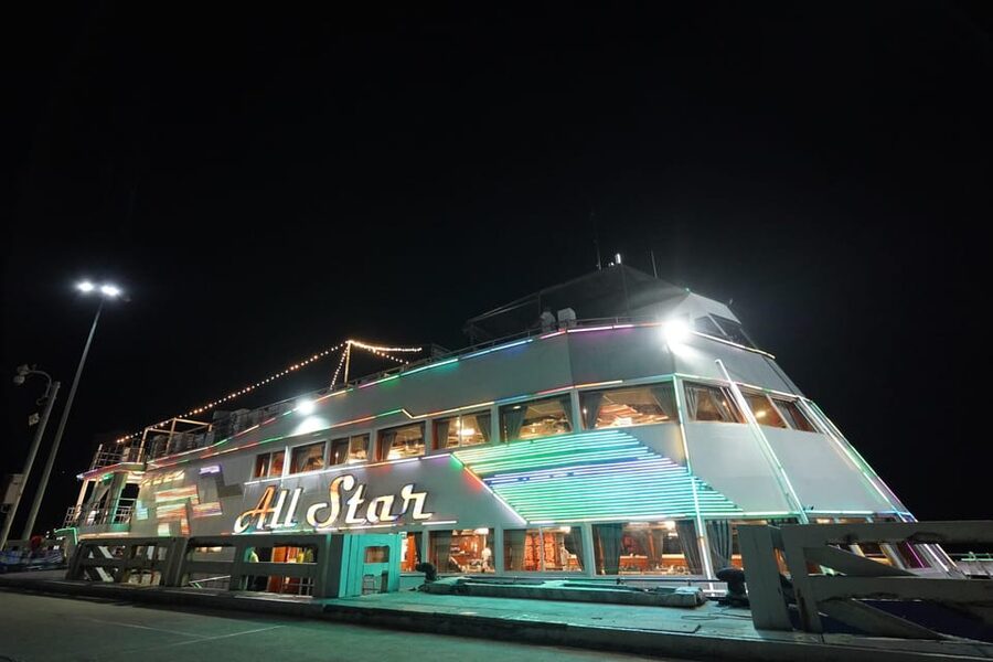 Pattaya: All Star Dinner Cruise, Cabaret Show & Beer Buffet - Arriving at Bali Hai Pier E for a 6:30 pm departure