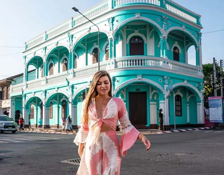 Phuket Enchanting Cabaret Night Experience - Finding the character in the buildings and shrines