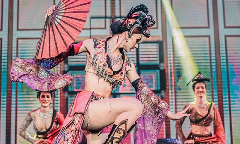 Phuket: Simon Cabaret Show Tickets Optional First 3 Rows - Arriving at the Patong Beach venue