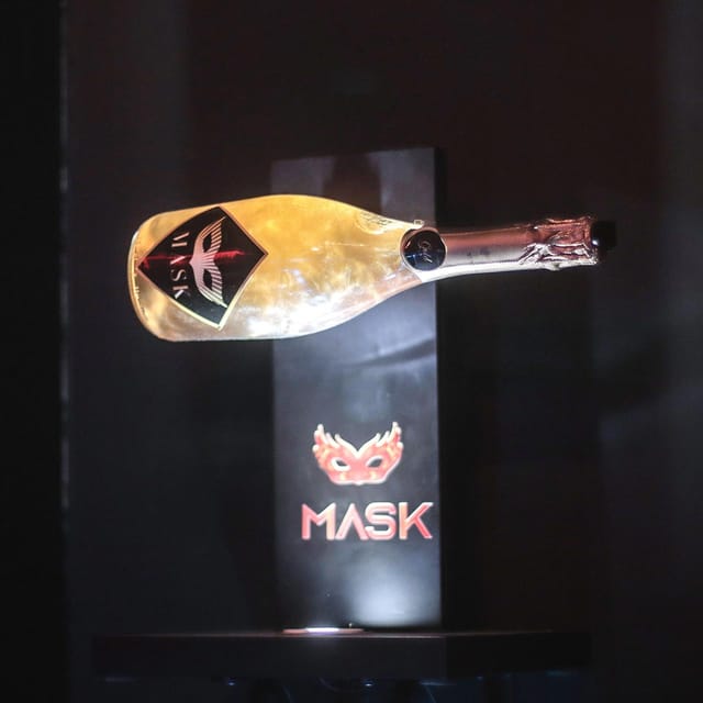 Porto: Cabaret & Pole Shows, with a Welcome Drink! - What the $58 experience actually gives you