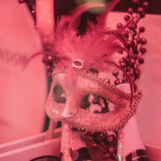 Porto: Cabaret & Pole Shows, with a Welcome Drink! - The VIP area and dining choice