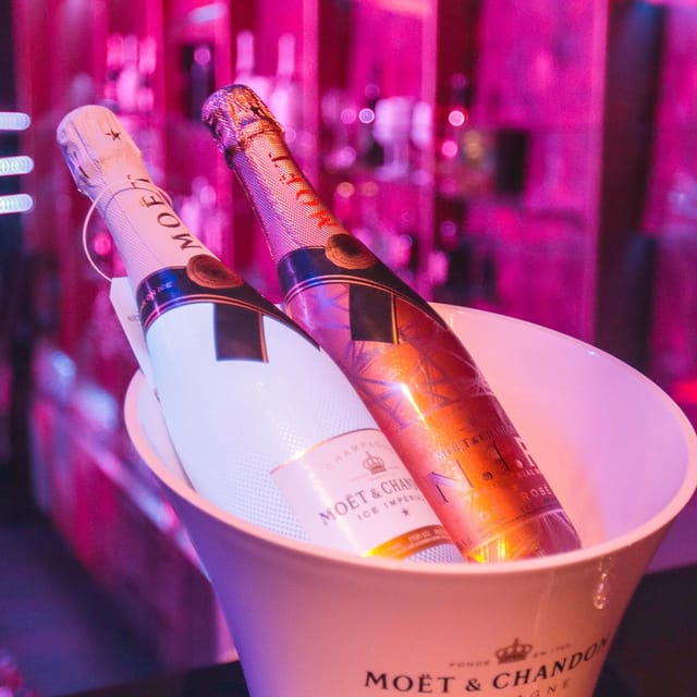 Porto: Cabaret & Pole Shows, with a Welcome Drink! - Arriving for a cabaret and pole show