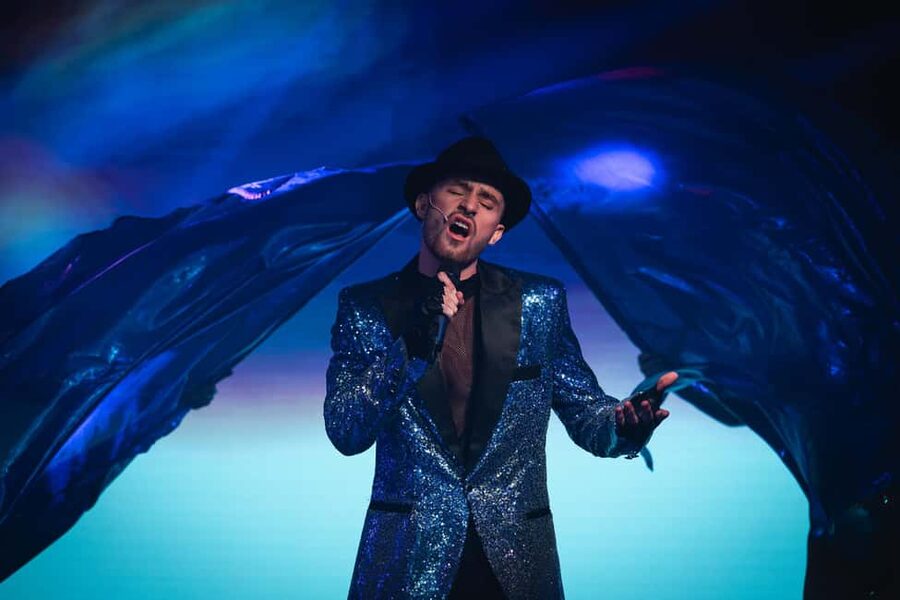 Prague:Breathtaking Cabaret Show with 4-Course Dinner Option - The dinner option: four courses with a few caveats