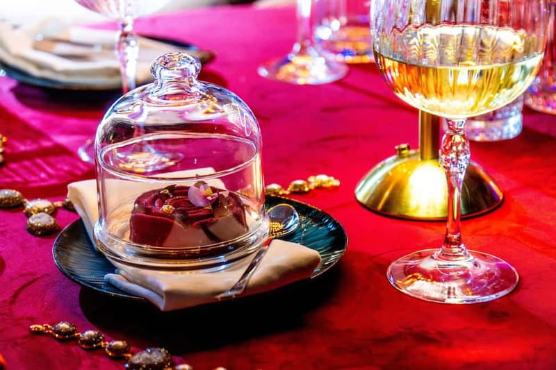 Prague: Cabaret Show at Medusa - Nightlife Prague - The age restrictions are easy to miss